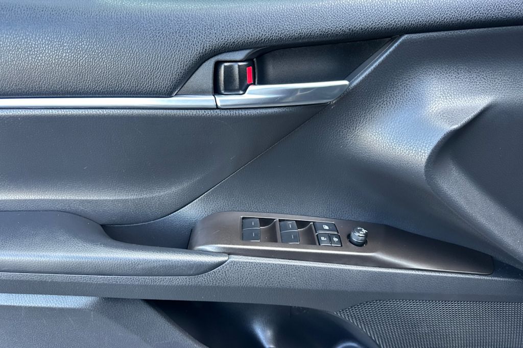 Thumbnail: 2022 Toyota Camry - 21