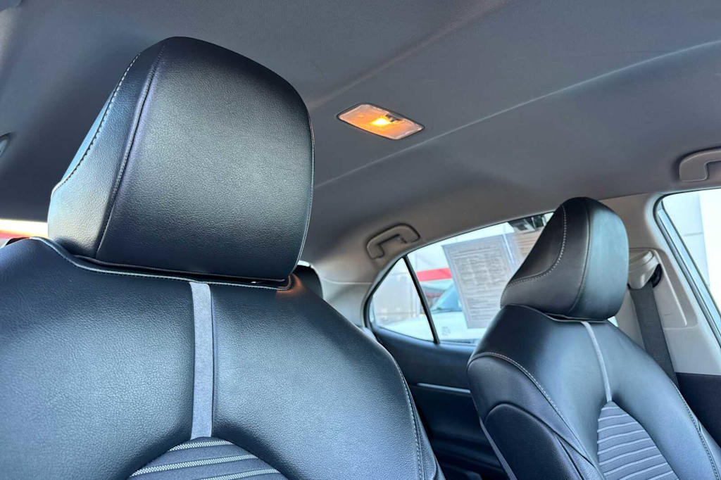2022 Toyota Camry SE 21