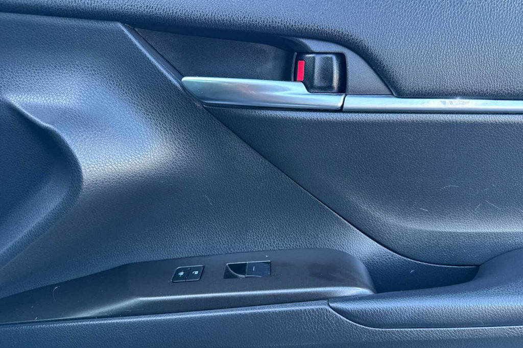 2022 Toyota Camry SE 22