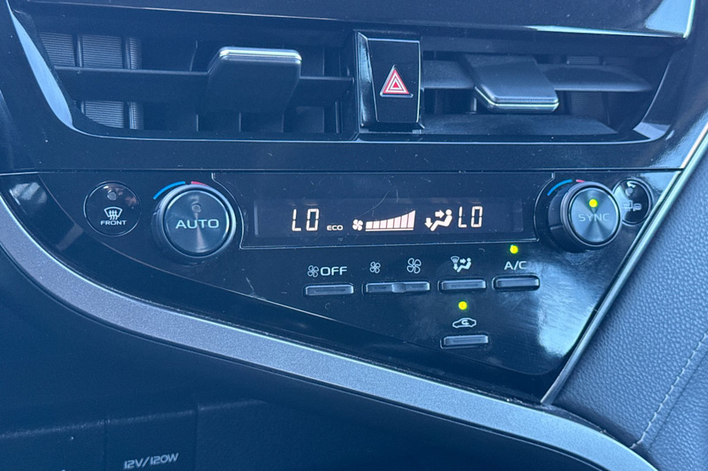 2022 Toyota Camry SE 24