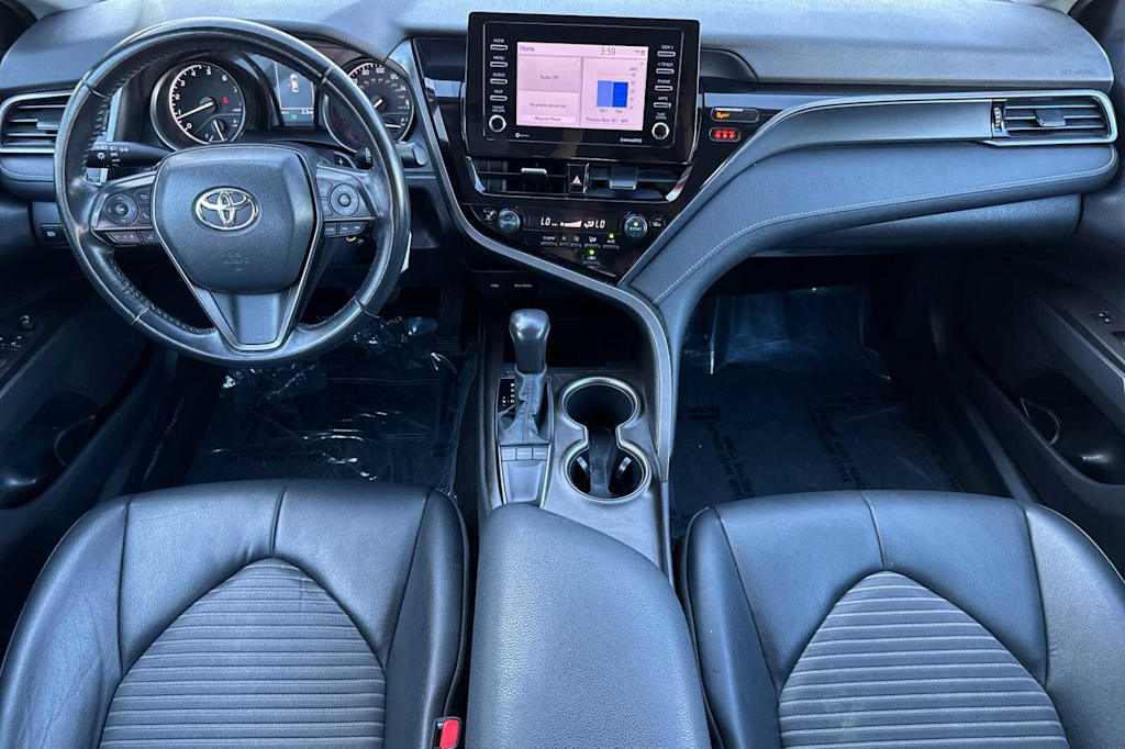 2022 Toyota Camry SE 2