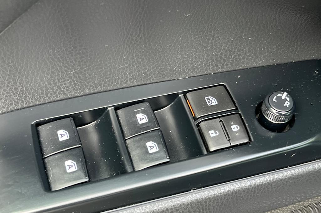 Thumbnail: 2020 Toyota Camry - 22