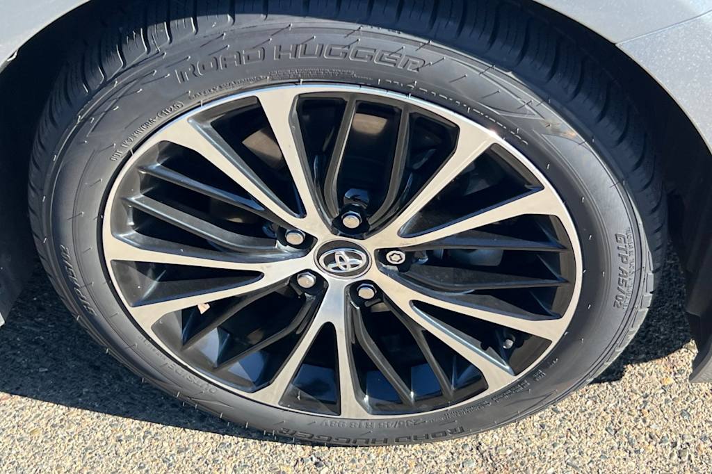 Thumbnail: 2020 Toyota Camry - 16