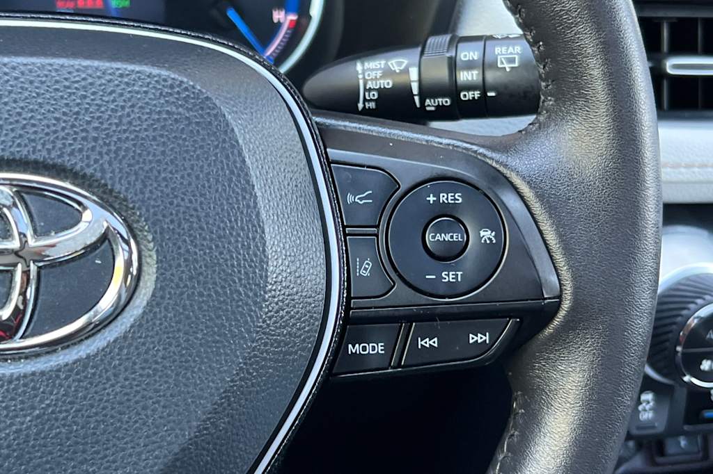 Thumbnail: 2021 Toyota RAV4 - 32