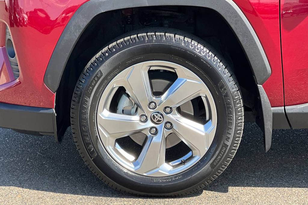 Thumbnail: 2021 Toyota RAV4 - 8