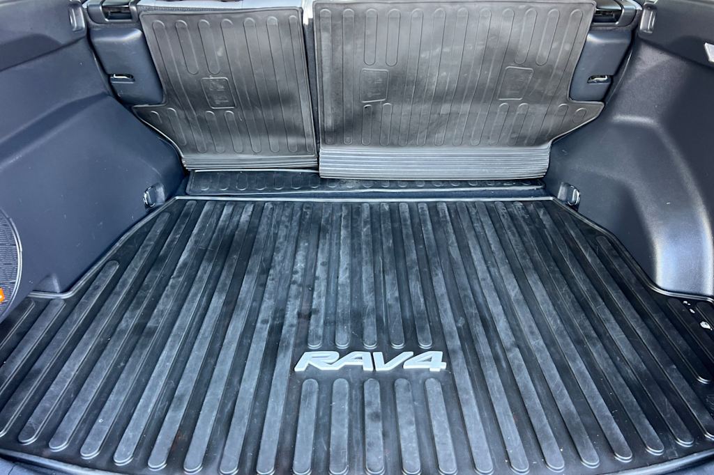 Thumbnail: 2021 Toyota RAV4 - 16