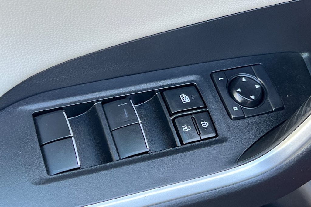 Thumbnail: 2021 Toyota RAV4 - 22