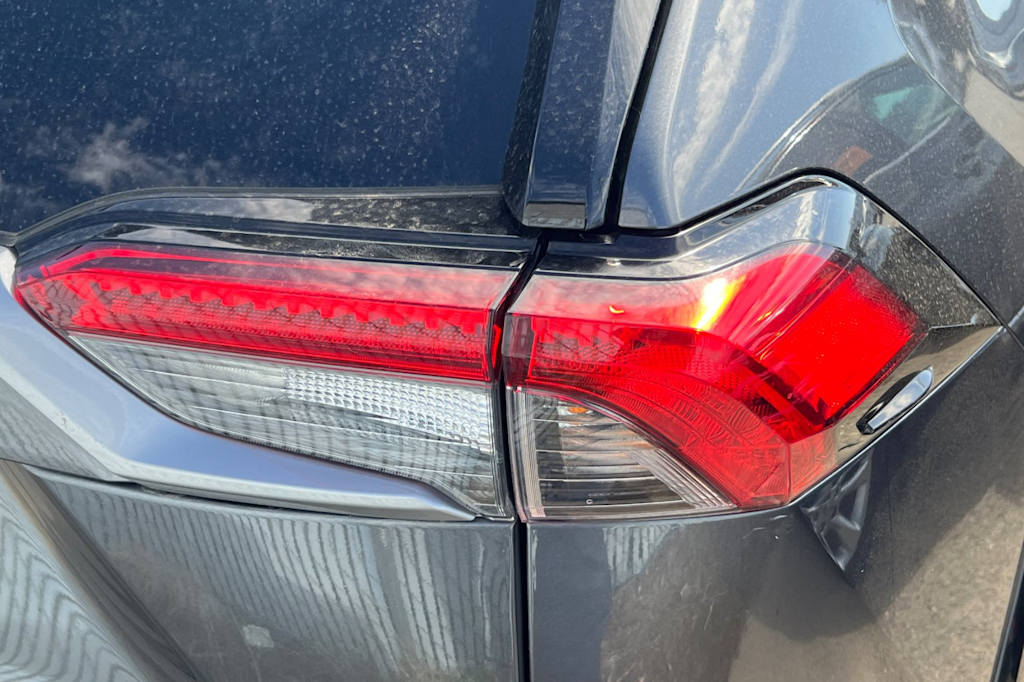Thumbnail: 2020 Toyota RAV4 - 19