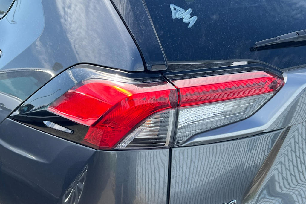Thumbnail: 2020 Toyota RAV4 - 21