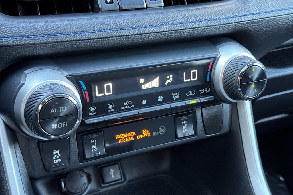 Thumbnail: 2021 Toyota RAV4 - 26