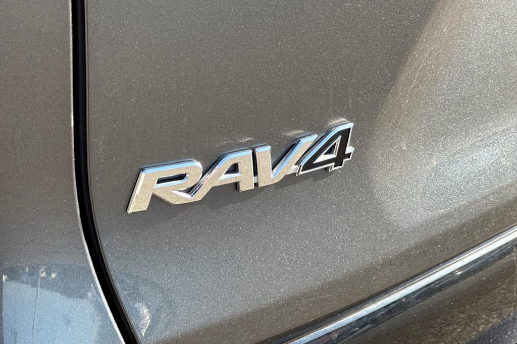 Thumbnail: 2021 Toyota RAV4 - 7