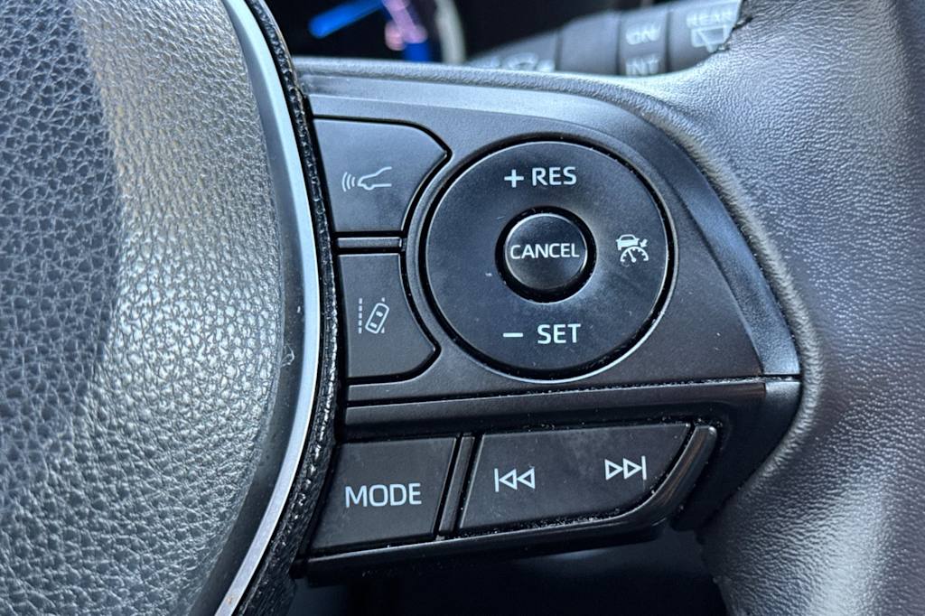 Thumbnail: 2021 Toyota RAV4 - 30