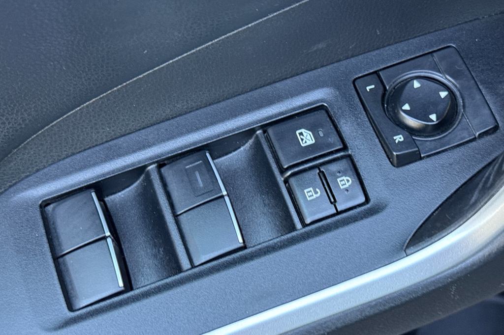 Thumbnail: 2021 Toyota RAV4 - 22