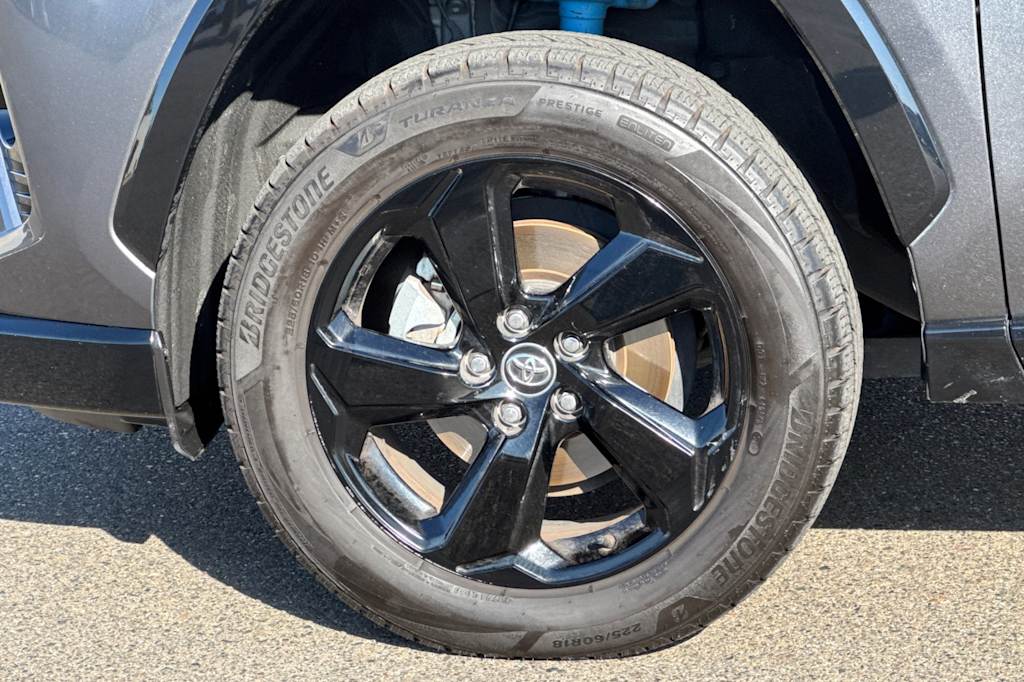 Thumbnail: 2021 Toyota RAV4 - 8
