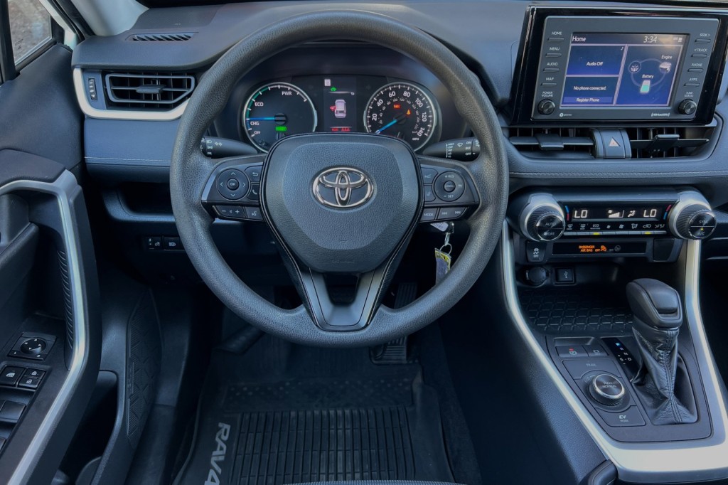 2020 Toyota RAV4 LE 11