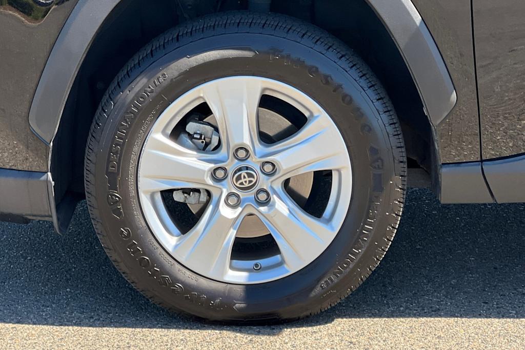 Thumbnail: 2021 Toyota RAV4 - 7