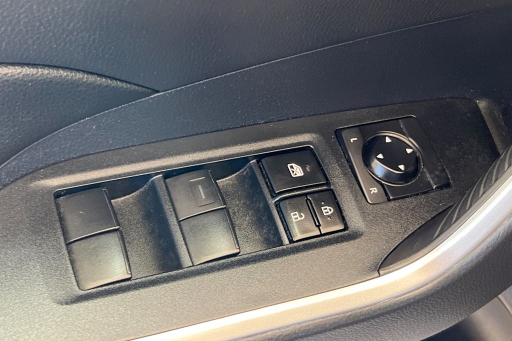 Thumbnail: 2021 Toyota RAV4 - 22