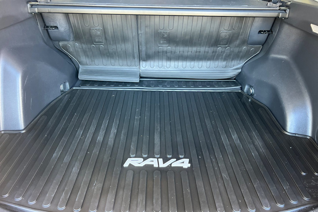 Thumbnail: 2021 Toyota RAV4 - 16