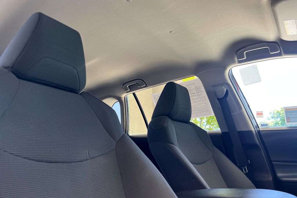Thumbnail: 2021 Toyota RAV4 - 9