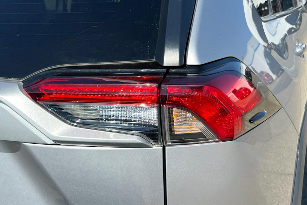 Thumbnail: 2021 Toyota RAV4 - 19
