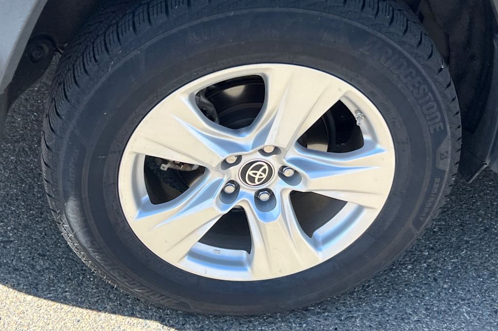 Thumbnail: 2021 Toyota RAV4 - 18