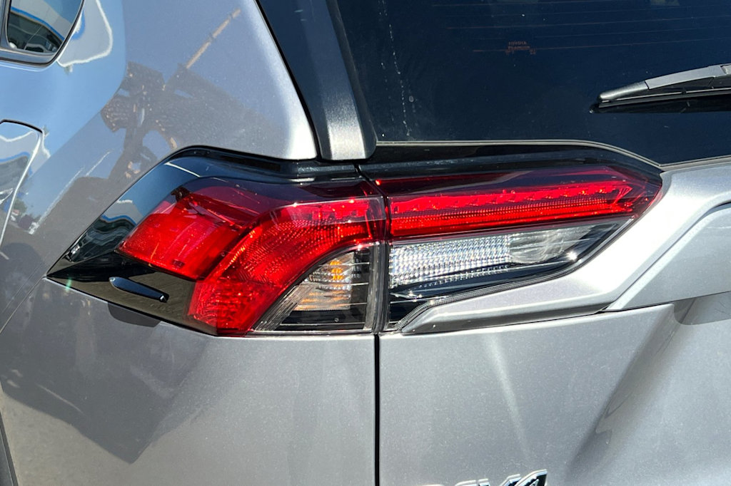 Thumbnail: 2021 Toyota RAV4 - 21