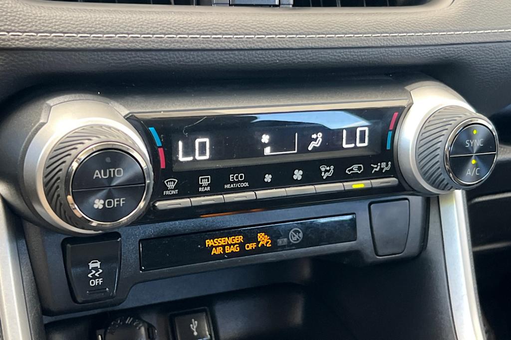 Thumbnail: 2021 Toyota RAV4 - 25