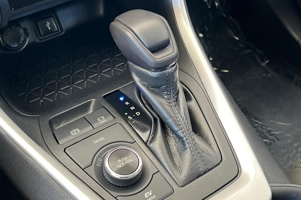 Thumbnail: 2021 Toyota RAV4 - 15