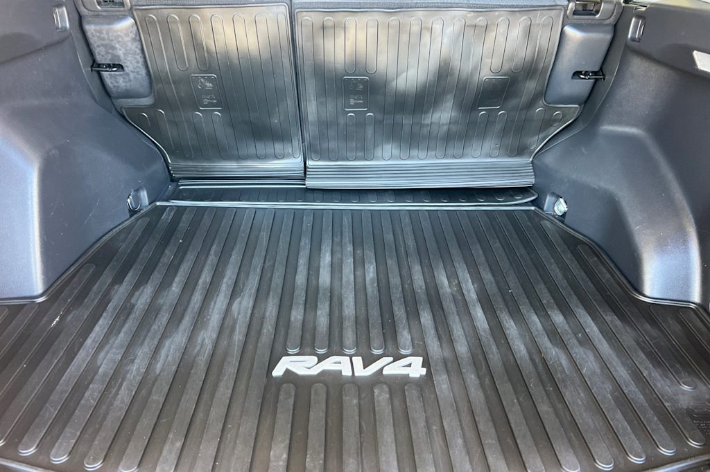 Thumbnail: 2021 Toyota RAV4 - 7