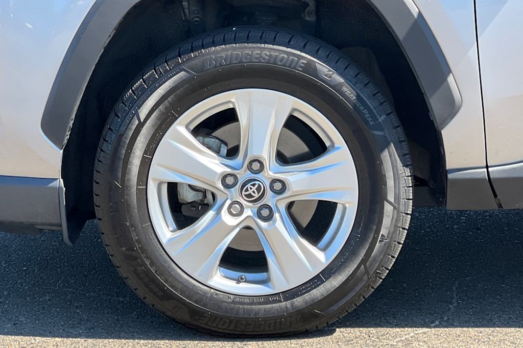 Thumbnail: 2021 Toyota RAV4 - 8