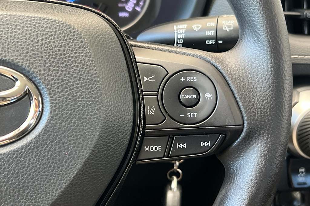 Thumbnail: 2021 Toyota RAV4 - 28
