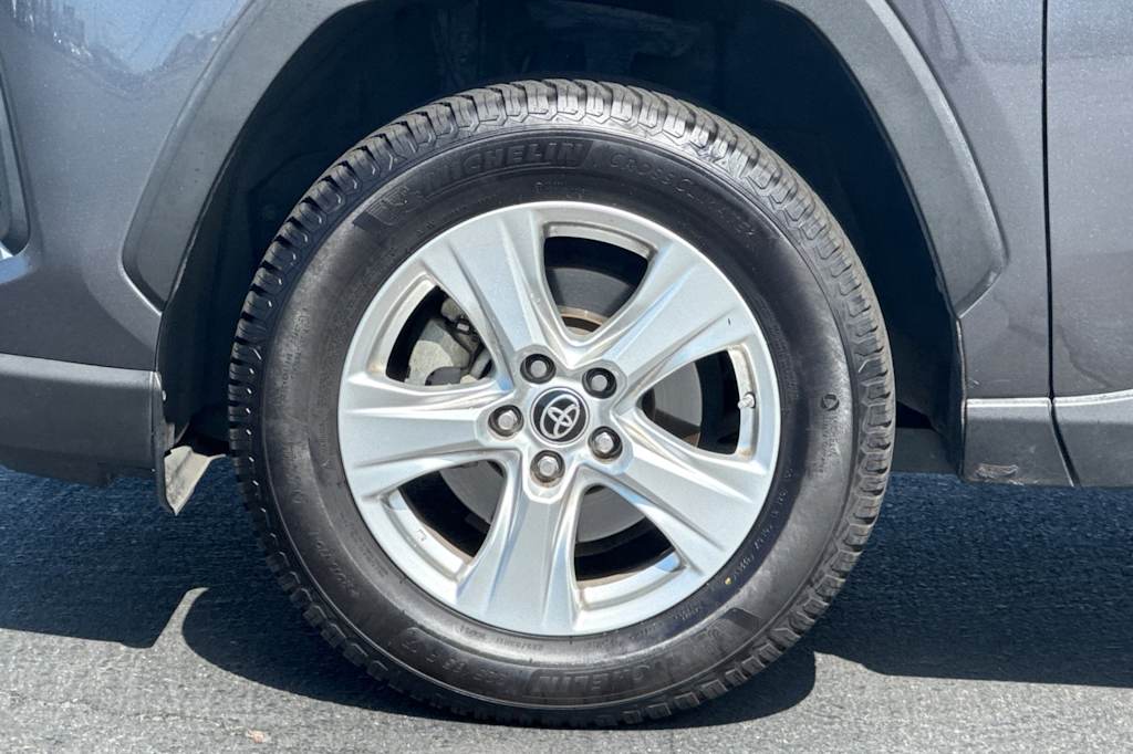 Thumbnail: 2021 Toyota RAV4 - 8