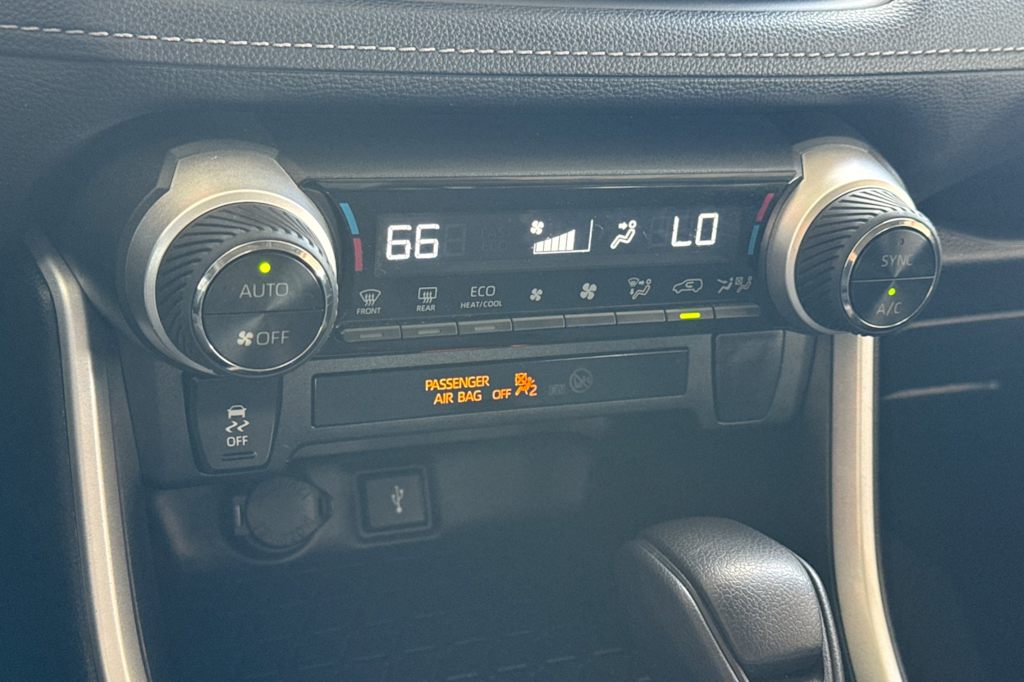 Thumbnail: 2021 Toyota RAV4 - 26