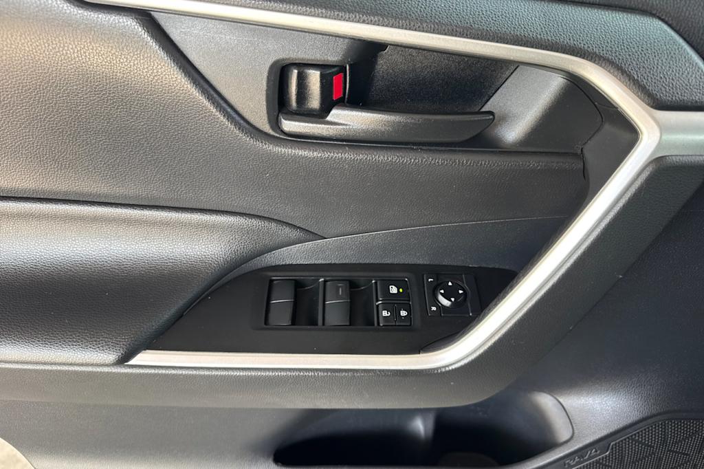Thumbnail: 2021 Toyota RAV4 - 21