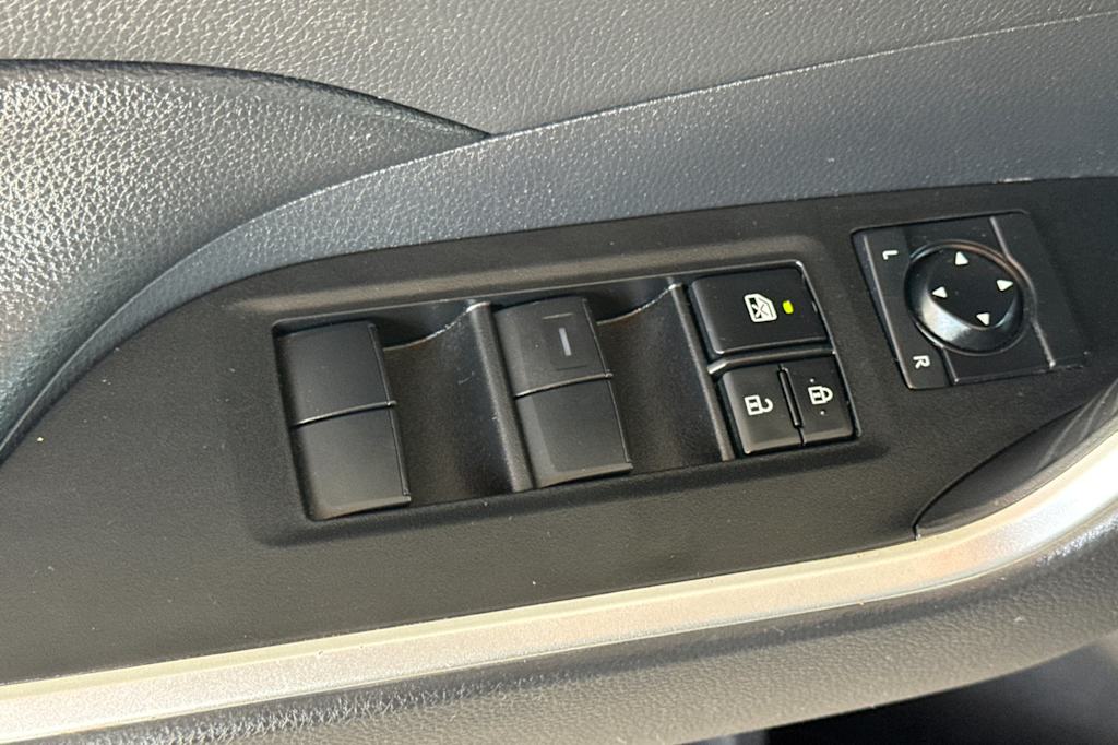 Thumbnail: 2021 Toyota RAV4 - 22