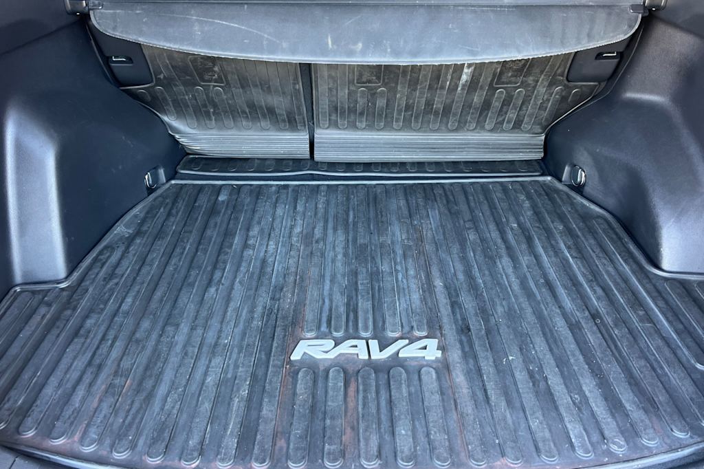 Thumbnail: 2022 Toyota RAV4 - 16
