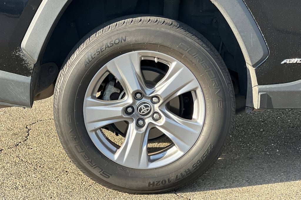 Thumbnail: 2023 Toyota RAV4 - 21