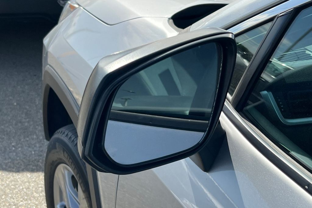 Thumbnail: 2022 Toyota RAV4 - 11