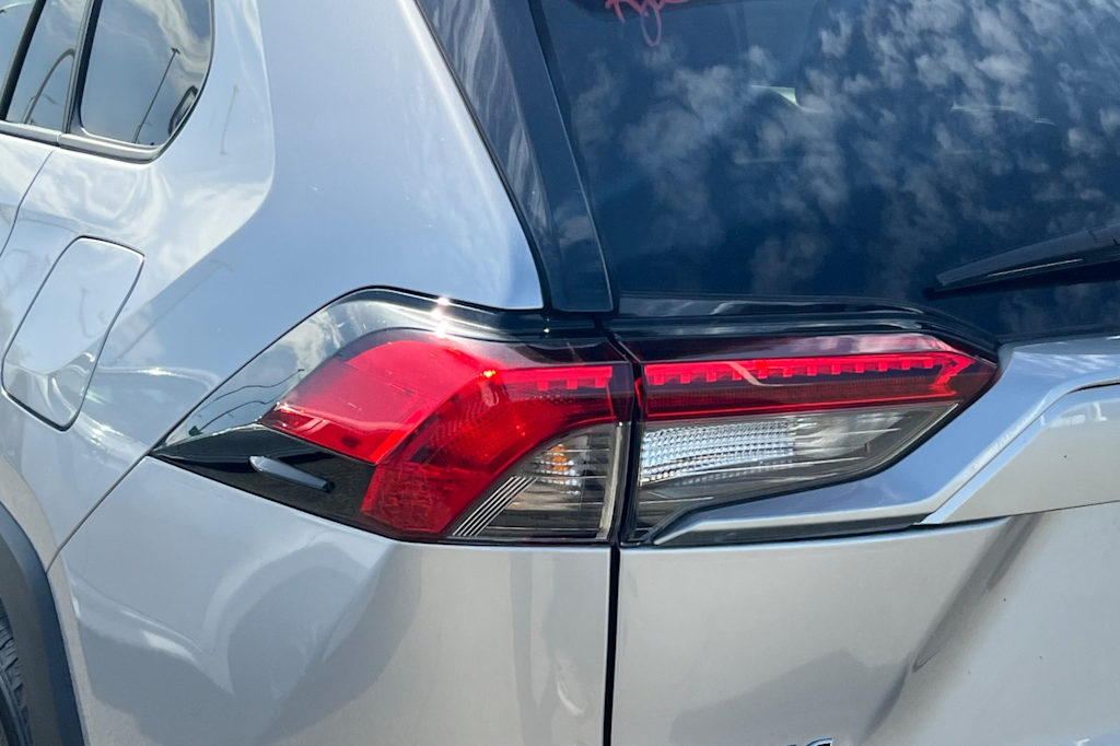 Thumbnail: 2022 Toyota RAV4 - 21