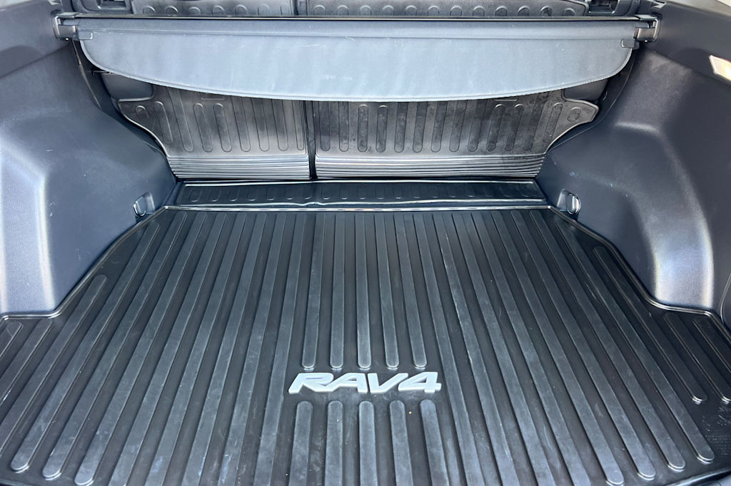 Thumbnail: 2022 Toyota RAV4 - 15