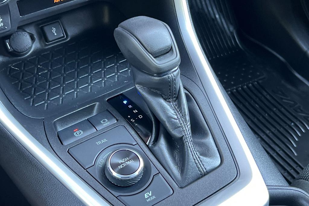 Thumbnail: 2022 Toyota RAV4 - 13