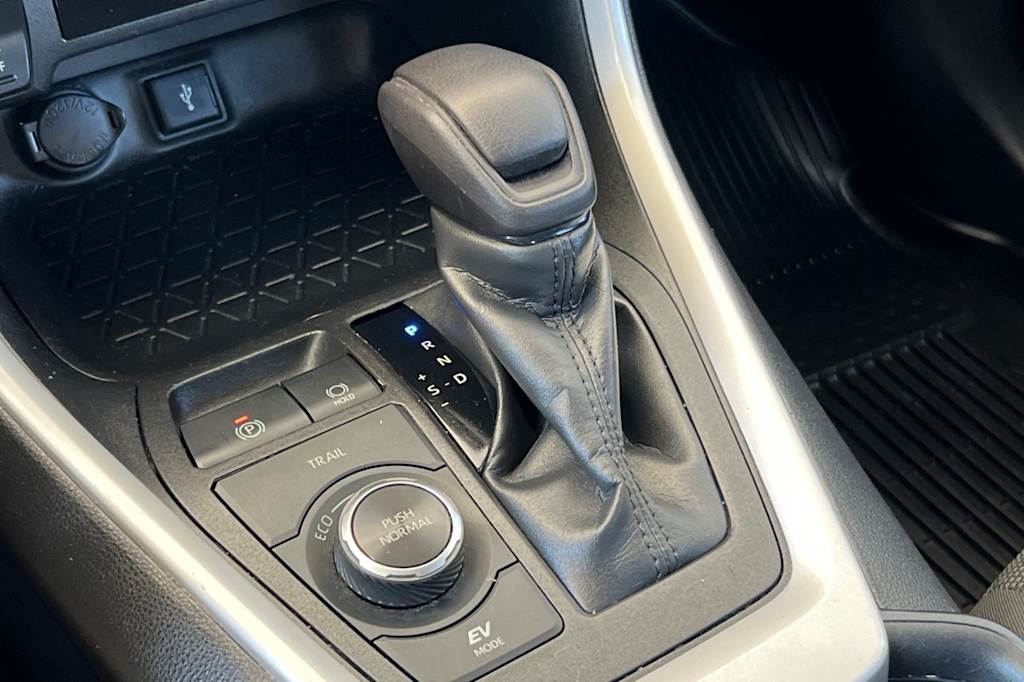 Thumbnail: 2022 Toyota RAV4 - 13