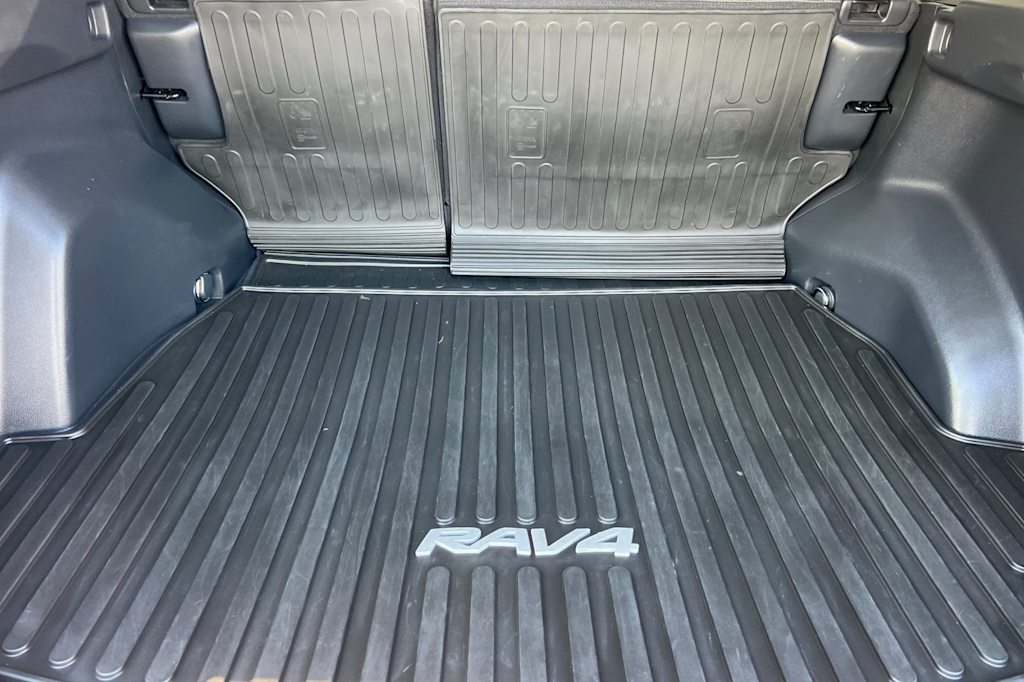 Thumbnail: 2022 Toyota RAV4 - 15