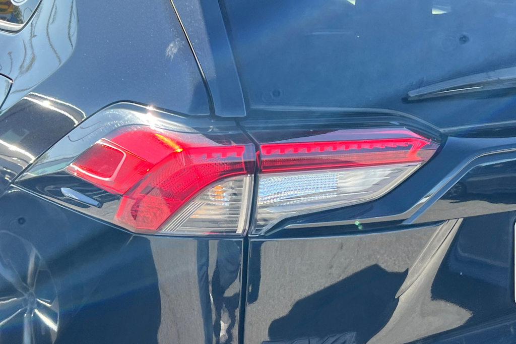 Thumbnail: 2022 Toyota RAV4 - 21