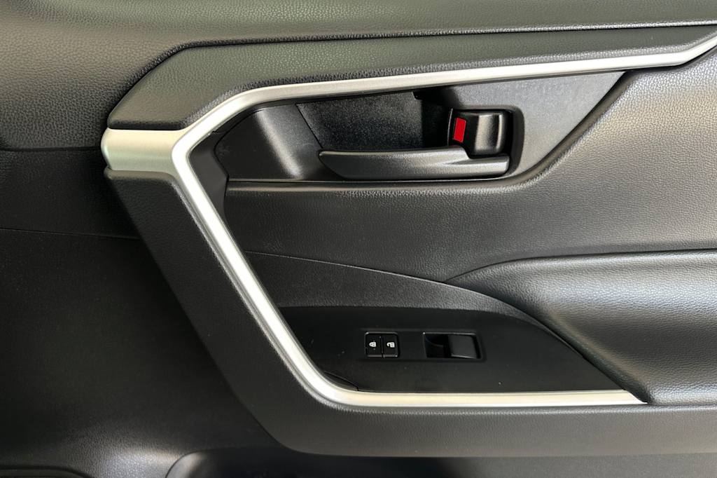 Thumbnail: 2022 Toyota RAV4 - 24