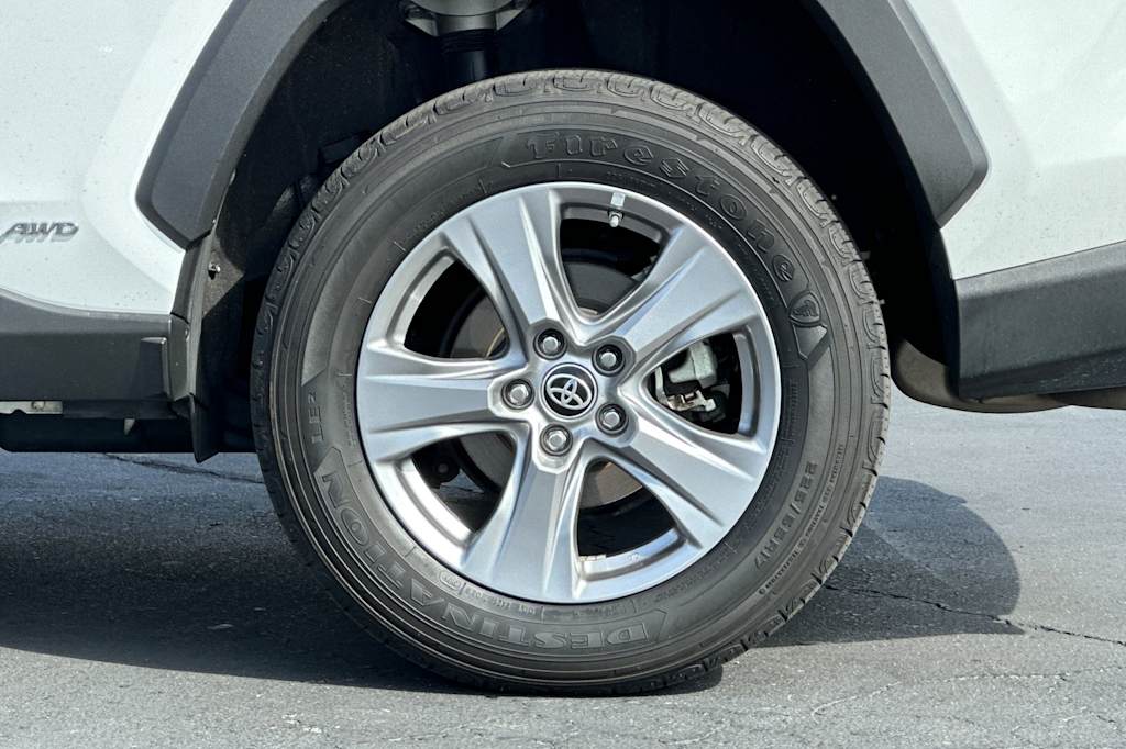 Thumbnail: 2022 Toyota RAV4 - 8