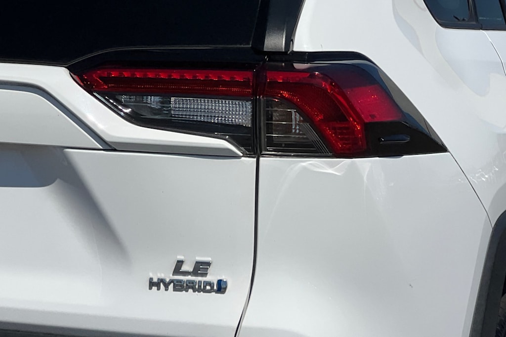 Thumbnail: 2021 Toyota RAV4 - 32