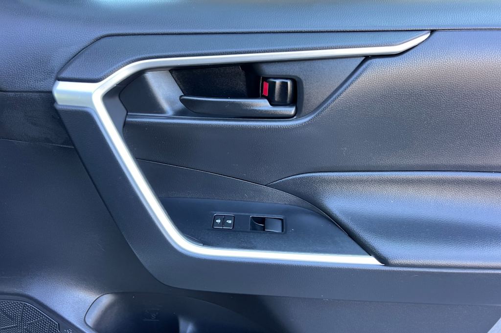Thumbnail: 2021 Toyota RAV4 - 24
