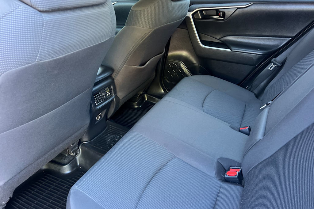 Thumbnail: 2021 Toyota RAV4 - 10