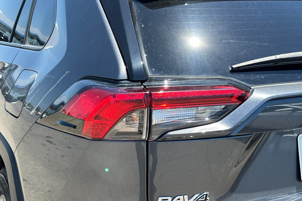 Thumbnail: 2022 Toyota RAV4 - 21